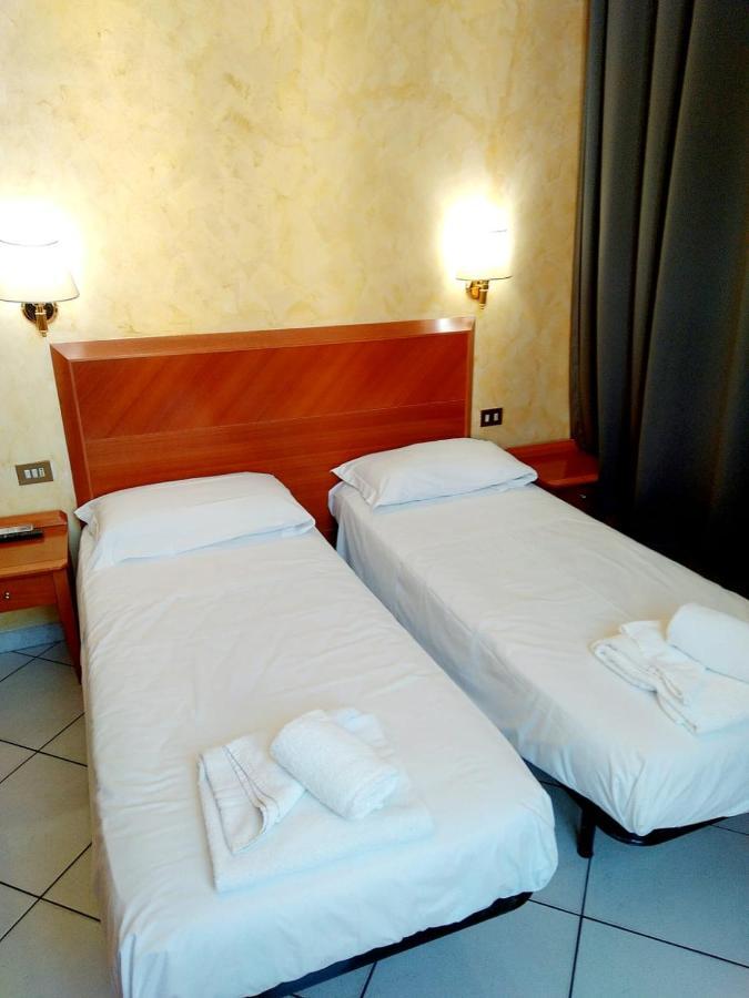 Hotel Ferrari Roma Exterior foto