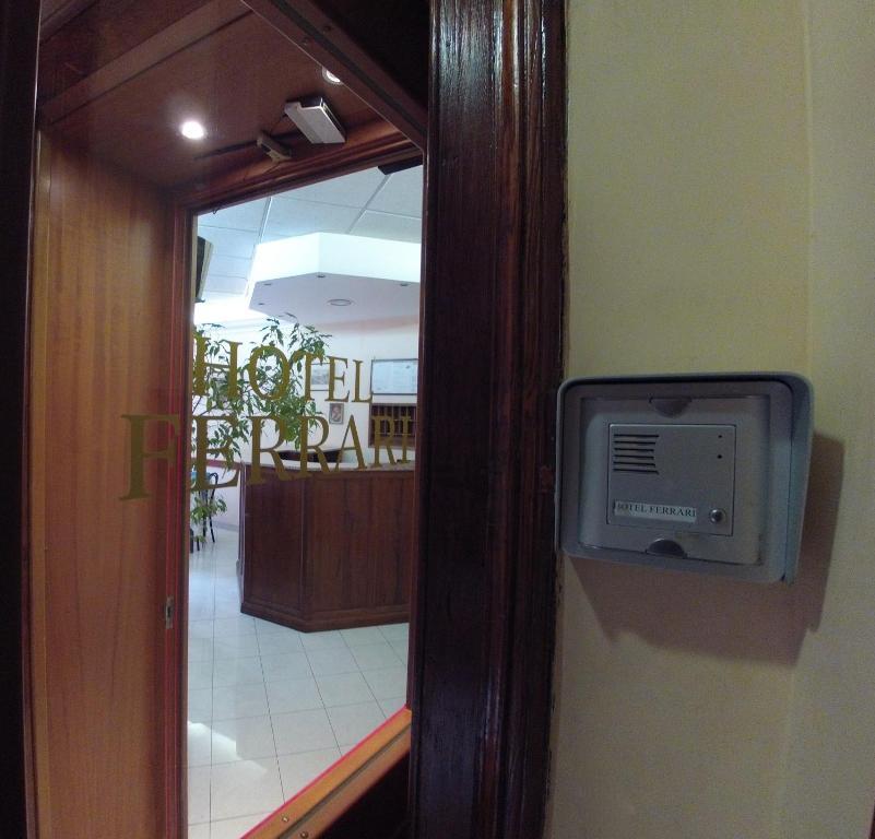 Hotel Ferrari Roma Exterior foto